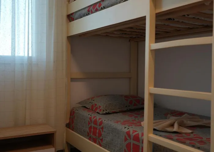 Lovely 2 Bedrooms 格勒姆