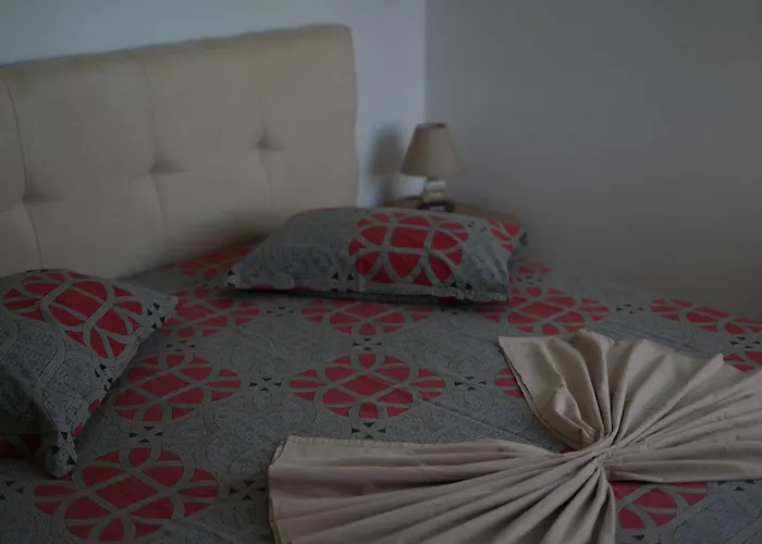 Lovely 2 Bedrooms 格勒姆