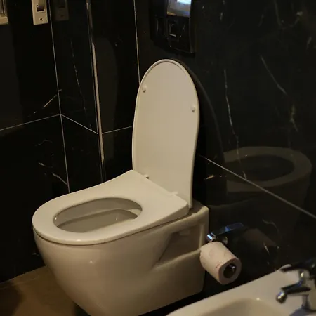 Appartamento Lovely 2 Bedrooms 100m From The Golem (Tirana)