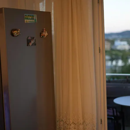 Lovely 2 Bedrooms 100m From The Appartamento Golem (Tirana)